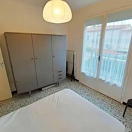 A 100m De La Hotel
